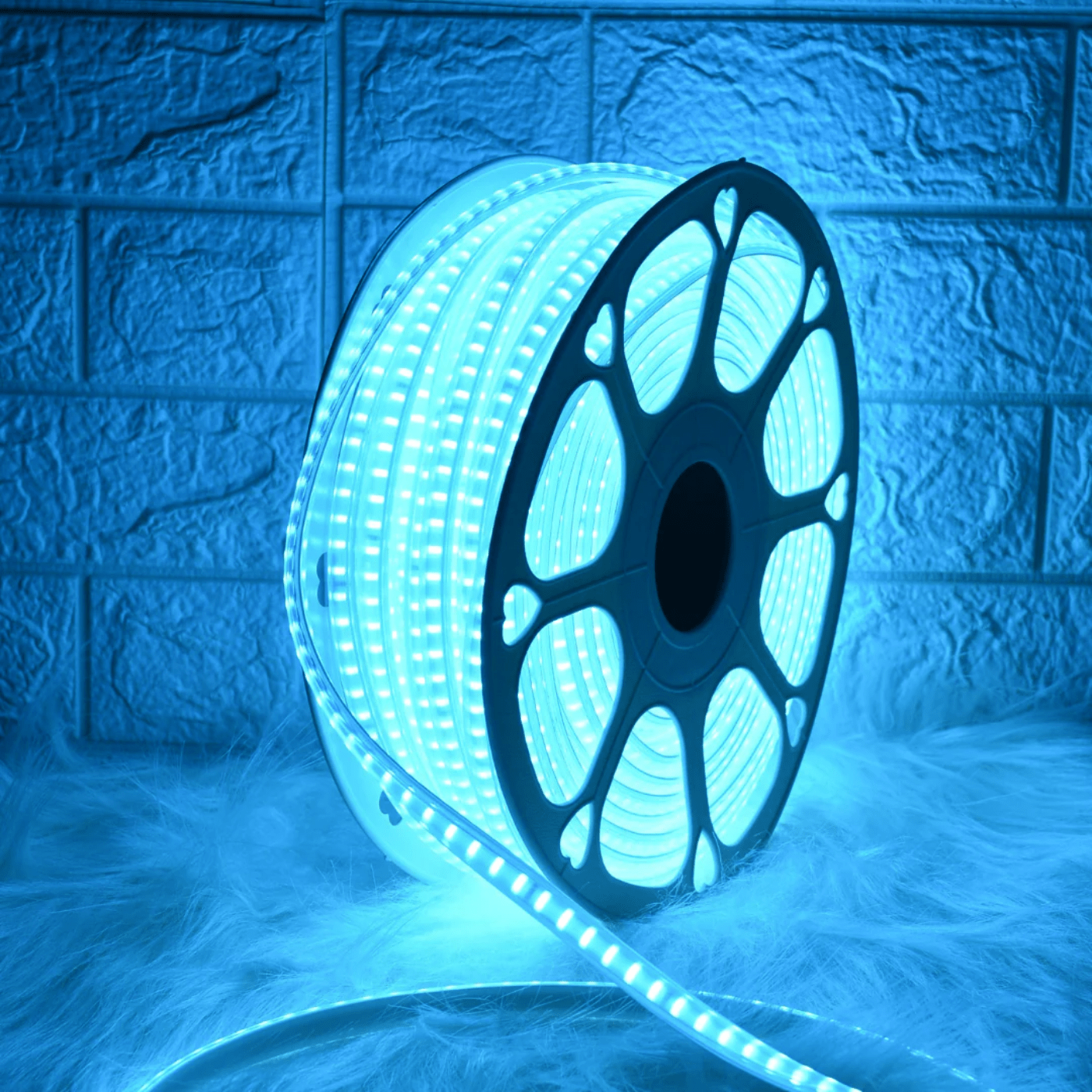 Waterproof ice blue rope LED light for indoor and outdoor decoration.